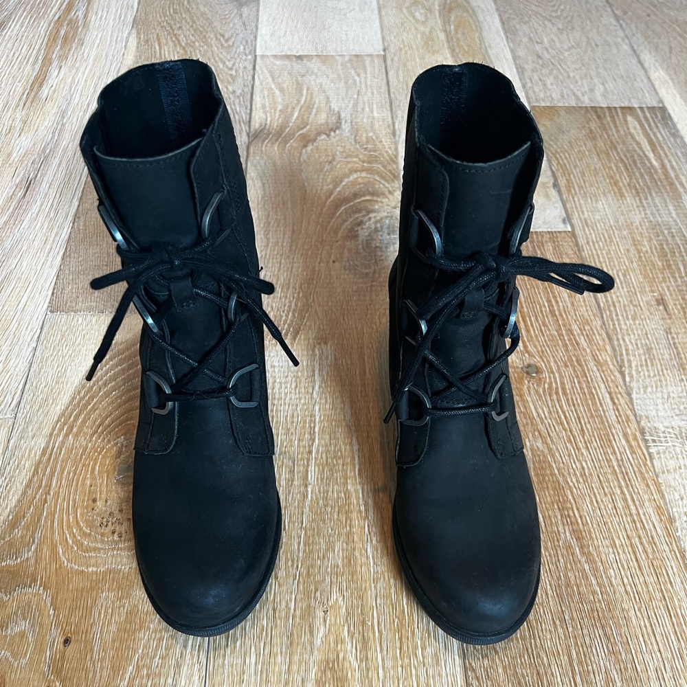 SOREL JOAN OF ARCTIC Black Lace-Up Women's Boots